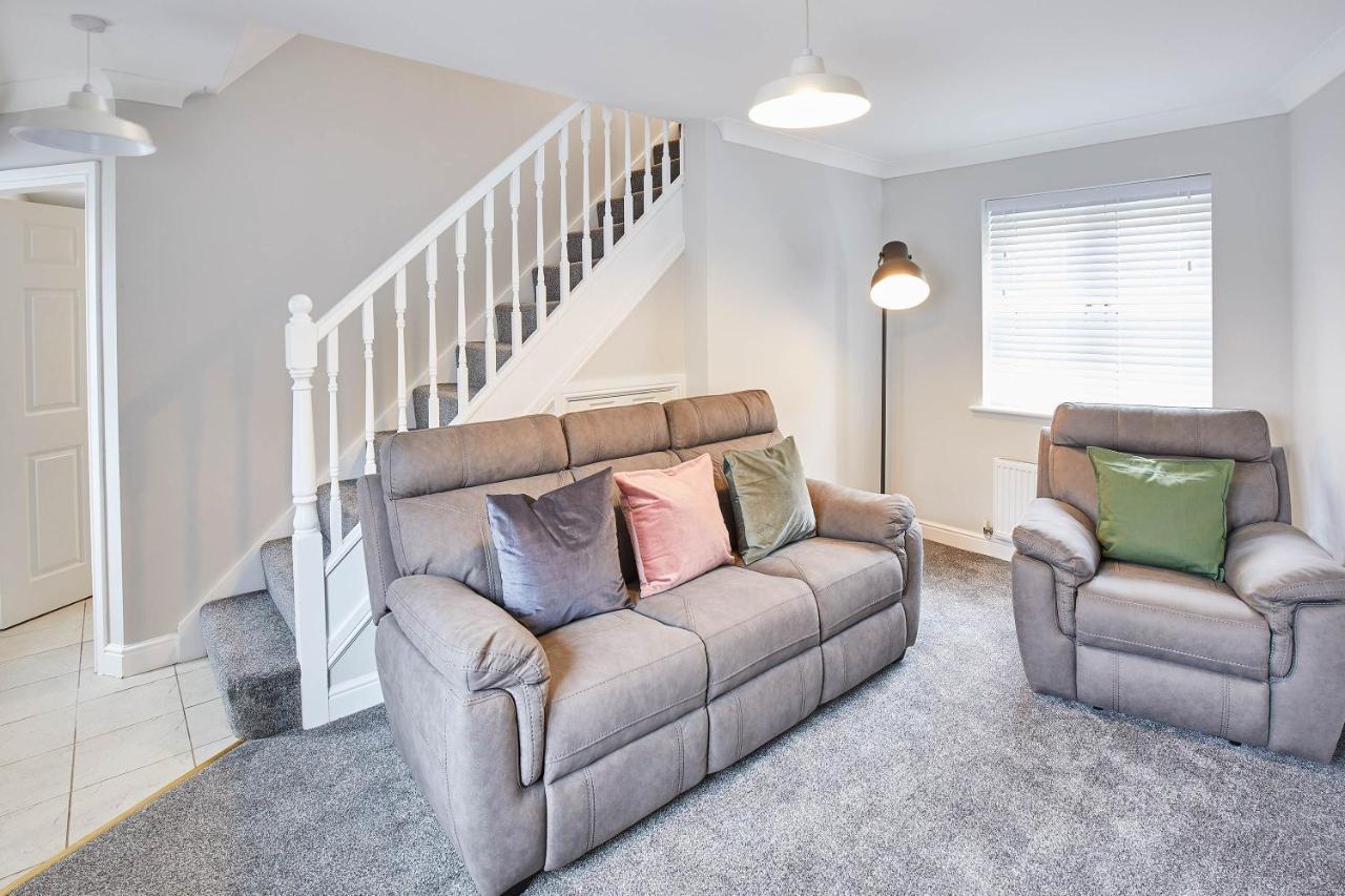 Host & - Aynsley Mews * Consett