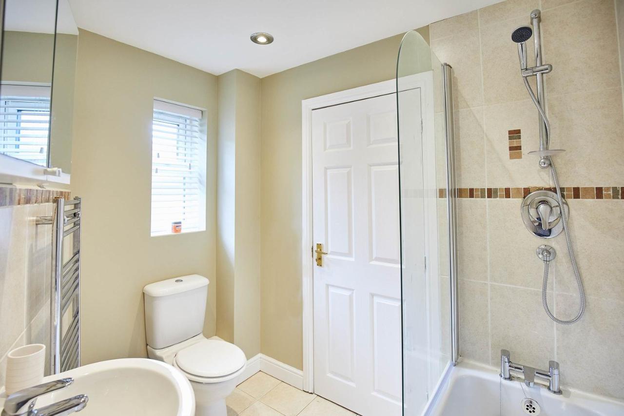 Host & - Aynsley Mews * Consett